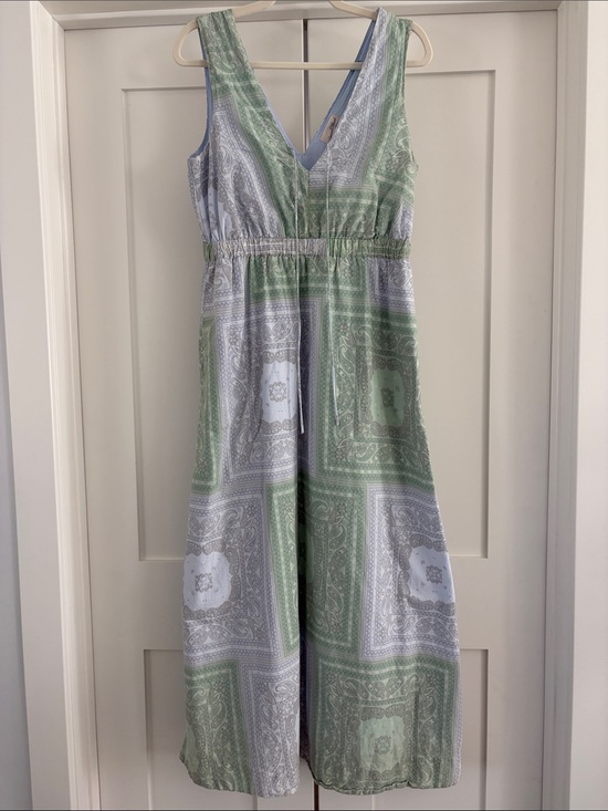 Universal Thread Dresses & Skirts - Universal Thread Green & Light Blue Paisley V-Neck Maxi Dress, small